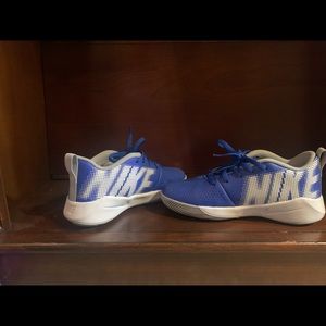 Boys youth basketball shoes